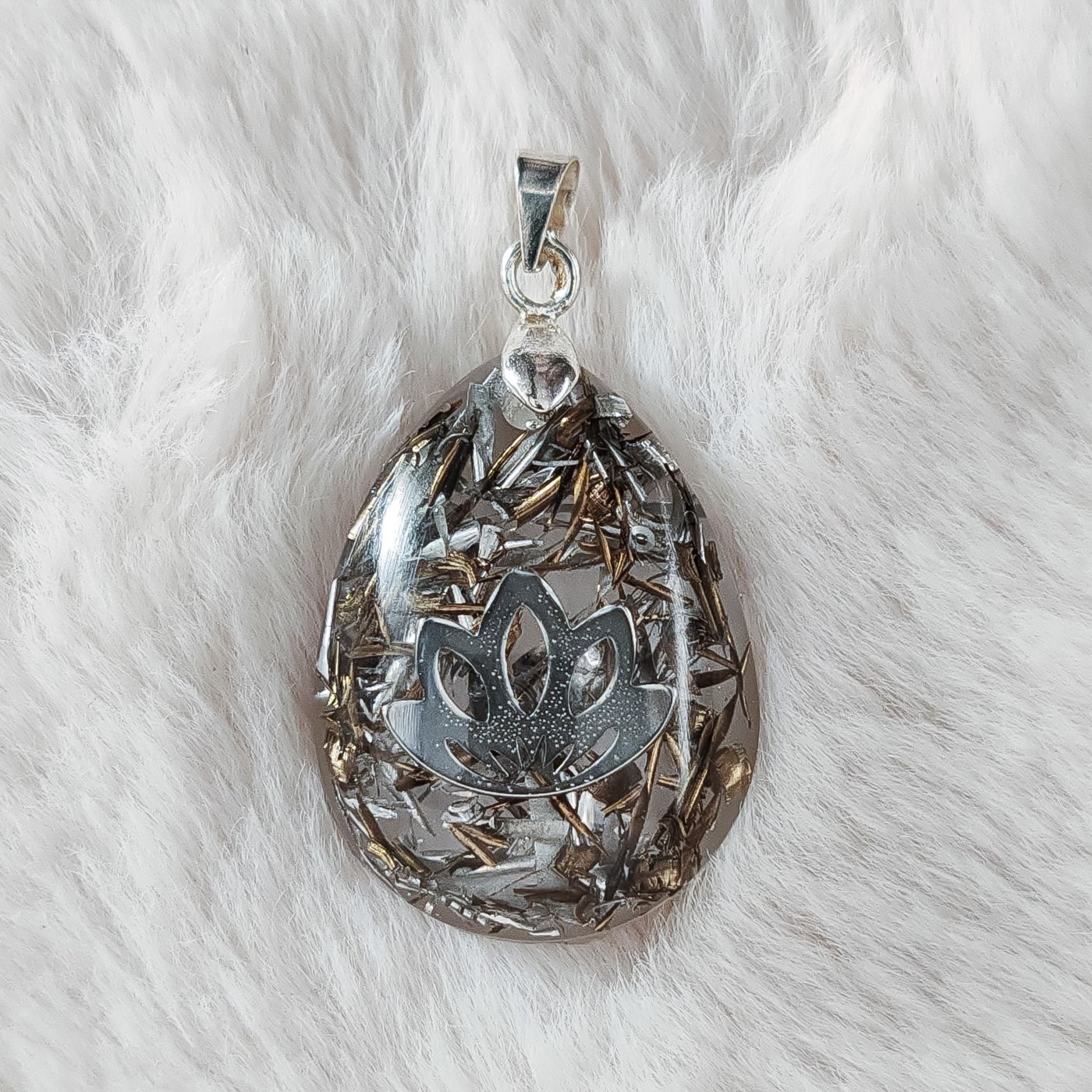 Pendentif orgone Lotus d'argent