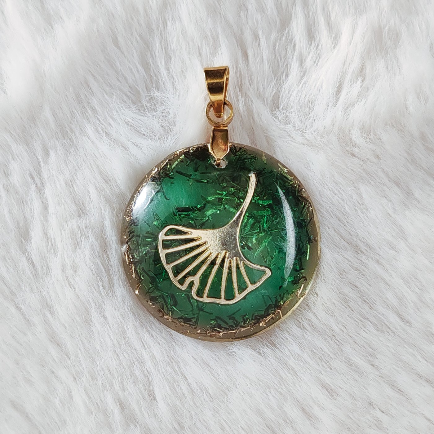 Pendentif orgone Ginkgo émeraude
